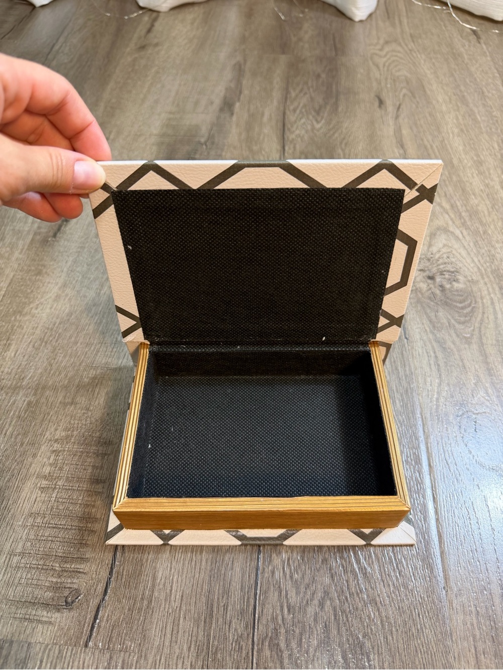 Geometric Pattern Small Box - Cream & Gray - Picture 2 of 5